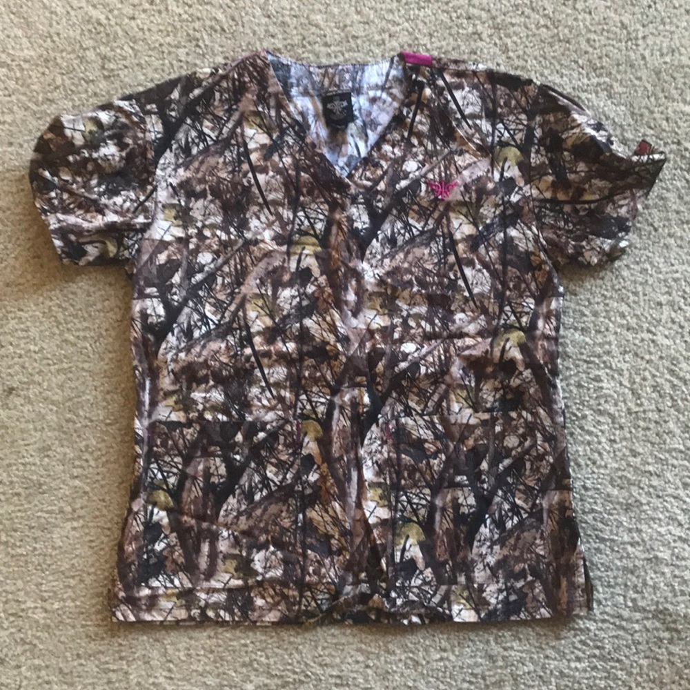 Camo scrub top, size xs